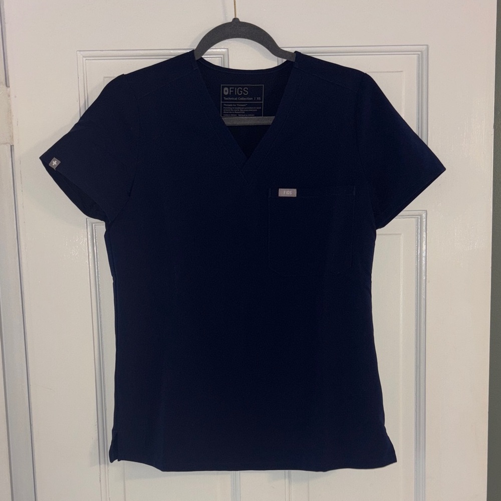 FIGS Women's Navy Catarina Scrub Top